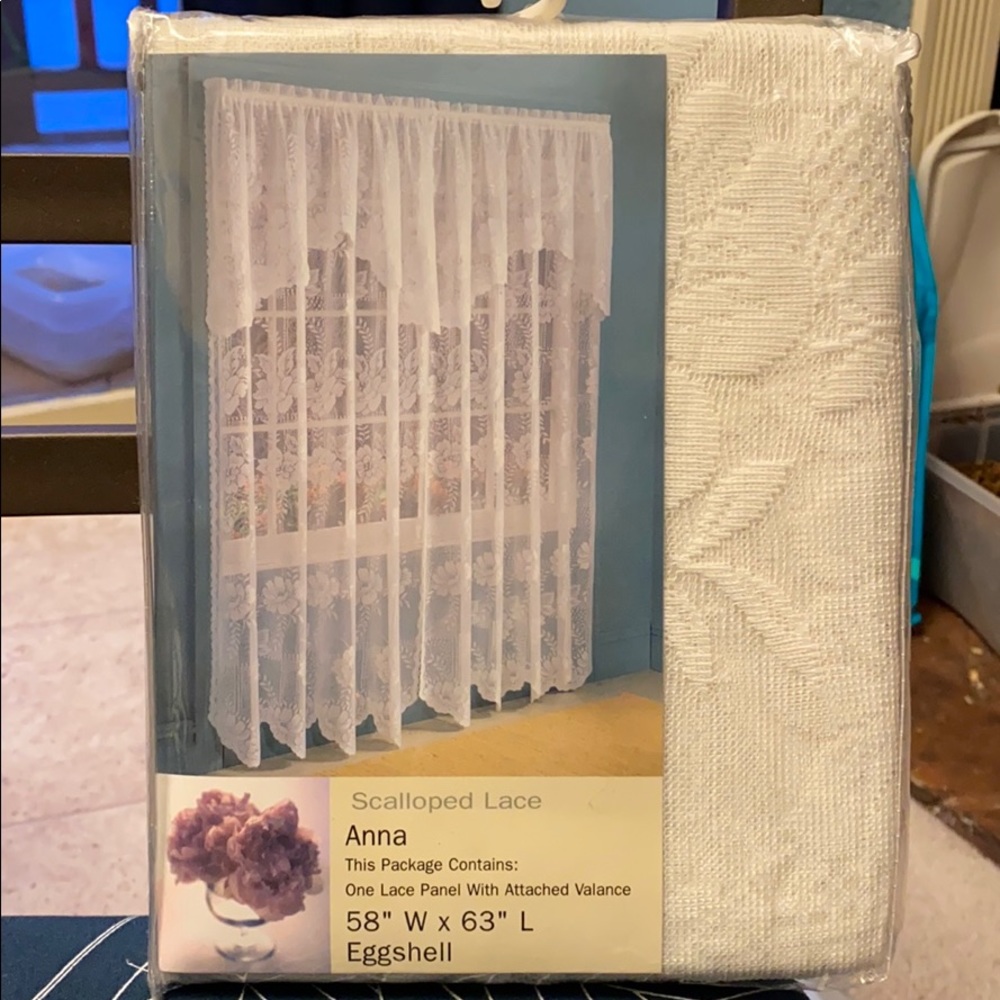 LAST CHANCE ⏳⏳ 4/10$ Scalloped lace curtain